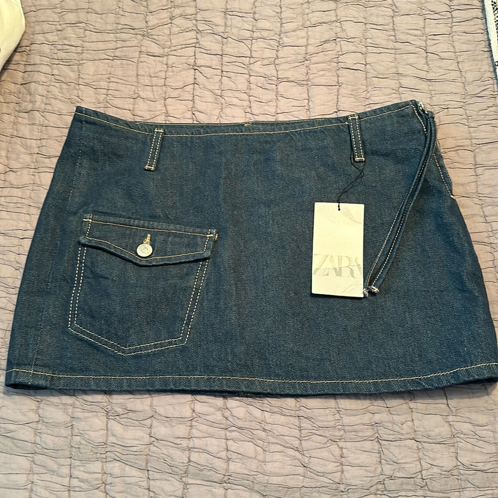 Zara blue jean skirt size small.